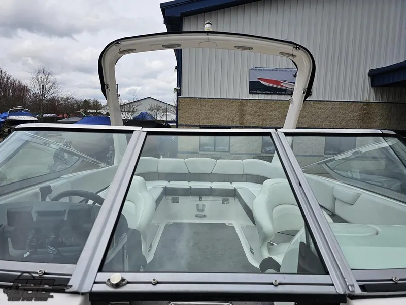 Slide: The Image of Regal 2500 Bowrider 2011 - 85