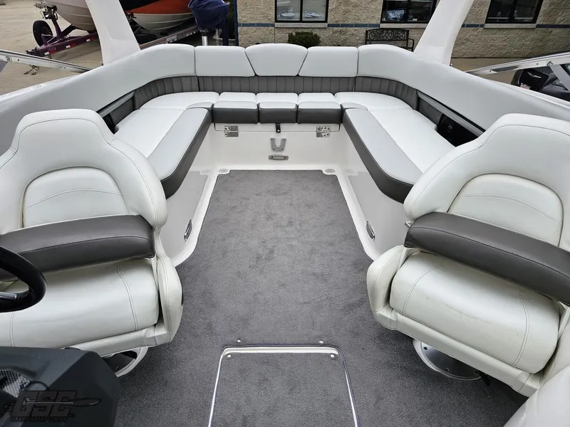 Slide: The Image of Regal 2500 Bowrider 2011 - 86