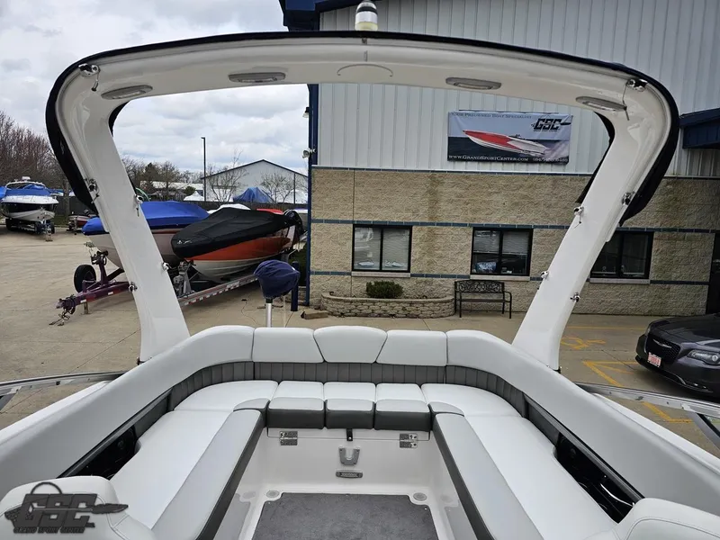 Slide: The Image of Regal 2500 Bowrider 2011 - 90