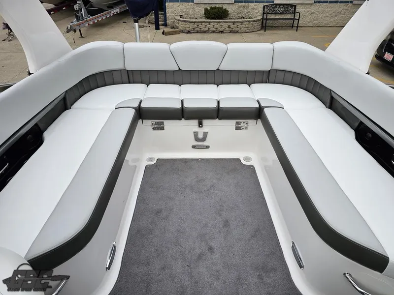 Slide: The Image of Regal 2500 Bowrider 2011 - 91