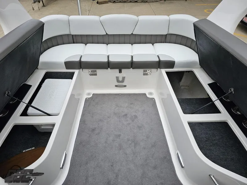 Slide: The Image of Regal 2500 Bowrider 2011 - 92