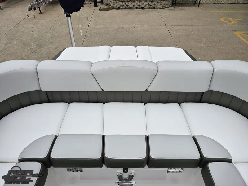 Slide: The Image of Regal 2500 Bowrider 2011 - 93