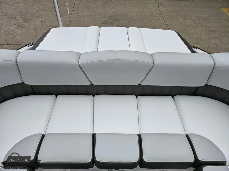 Slide: The Image of Regal 2500 Bowrider 2011 - 94