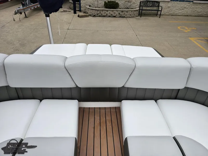 Slide: The Image of Regal 2500 Bowrider 2011 - 95