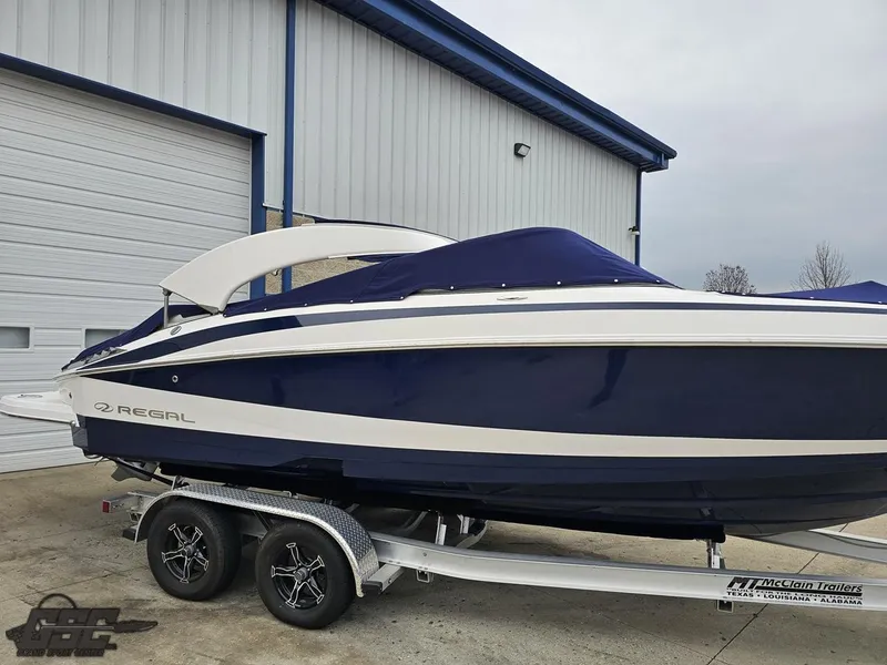 Slide: The Image of Regal 2500 Bowrider 2011 - 96