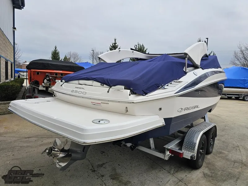 Slide: The Image of Regal 2500 Bowrider 2011 - 97