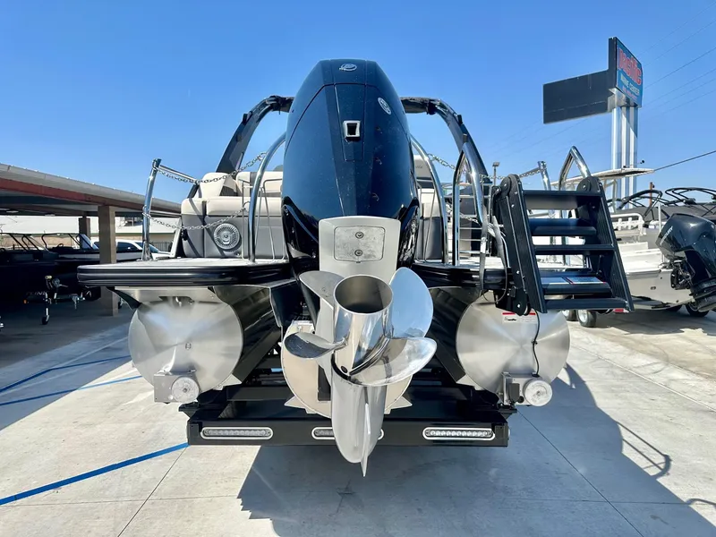 Slide: The Image of Barletta Lusso Ultra-Lounge L25UCA W/ 400HP Mercury V10 2025 - 12
