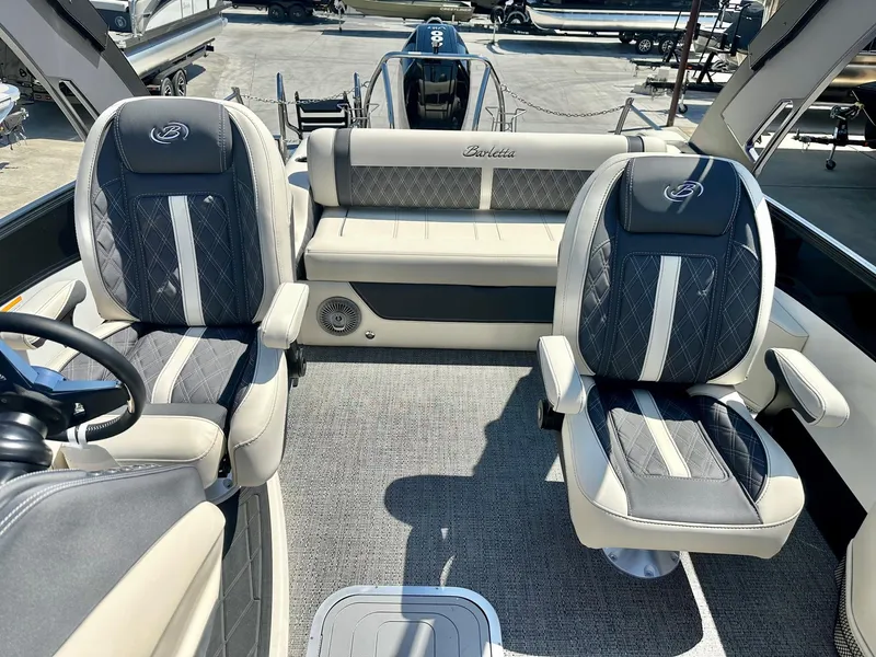 Slide: The Image of Barletta Lusso Ultra-Lounge L25UCA W/ 400HP Mercury V10 2025 - 13