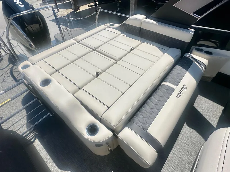 Slide: The Image of Barletta Lusso Ultra-Lounge L25UCA W/ 400HP Mercury V10 2025 - 14