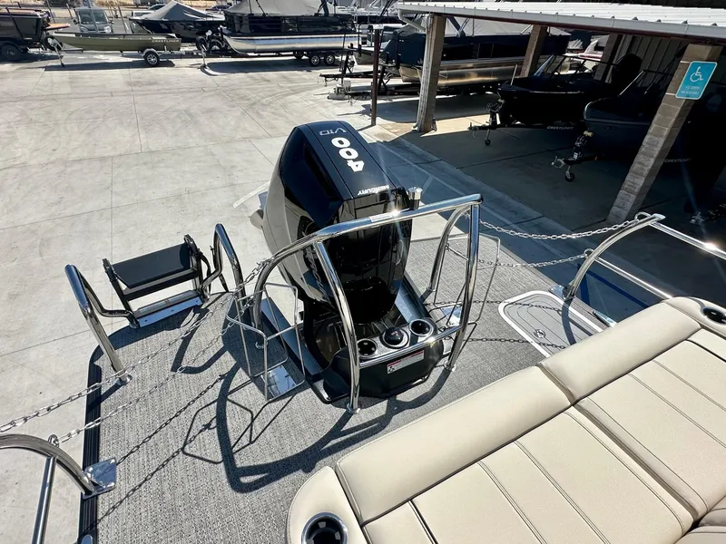 Slide: The Image of Barletta Lusso Ultra-Lounge L25UCA W/ 400HP Mercury V10 2025 - 15