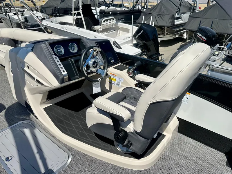 Slide: The Image of Barletta Lusso Ultra-Lounge L25UCA W/ 400HP Mercury V10 2025 - 17