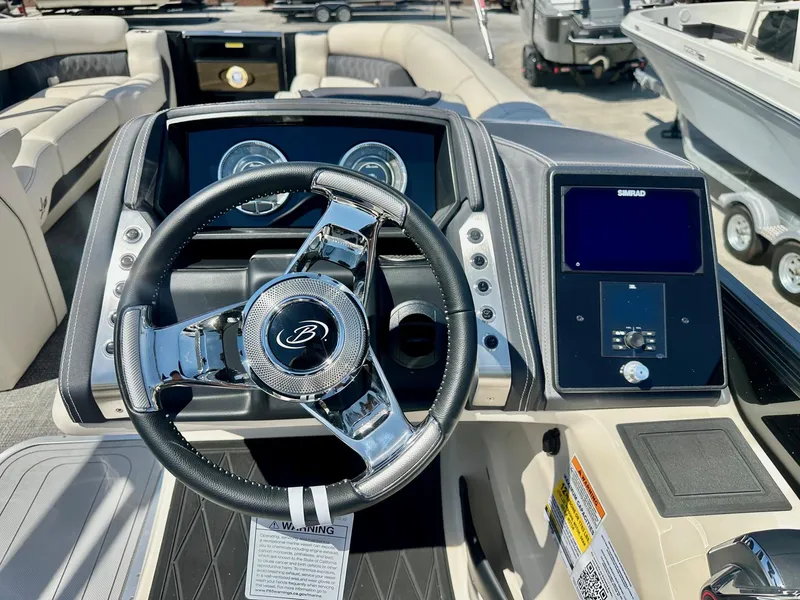 Slide: The Image of Barletta Lusso Ultra-Lounge L25UCA W/ 400HP Mercury V10 2025 - 18