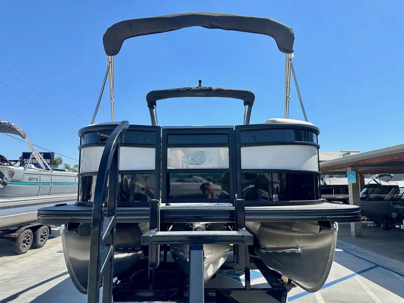 Slide: The Image of Barletta Lusso Ultra-Lounge L25UCA W/ 400HP Mercury V10 2025 - 3