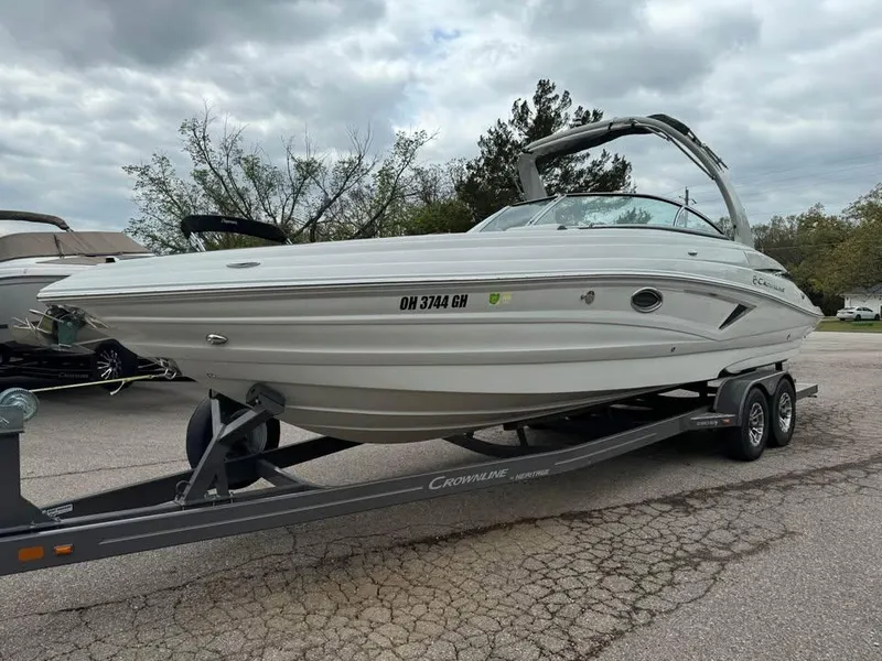 Slide: The Image of Crownline Boats Crownline 290 2021 - 1