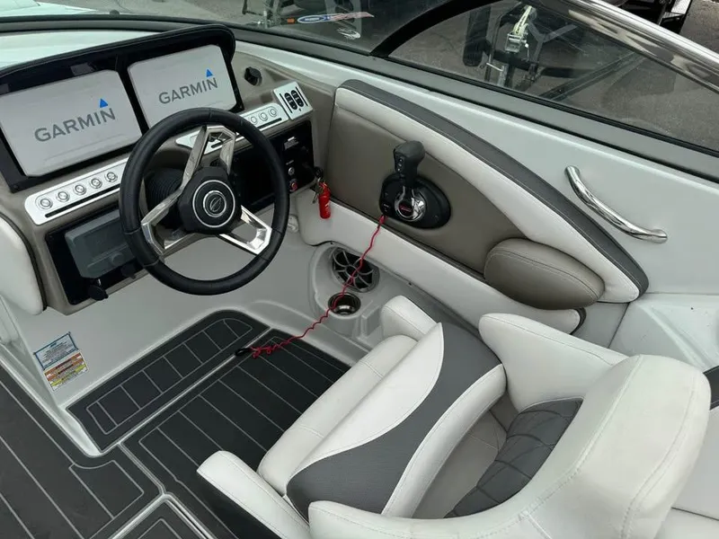 Slide: The Image of Crownline Boats Crownline 290 2021 - 3