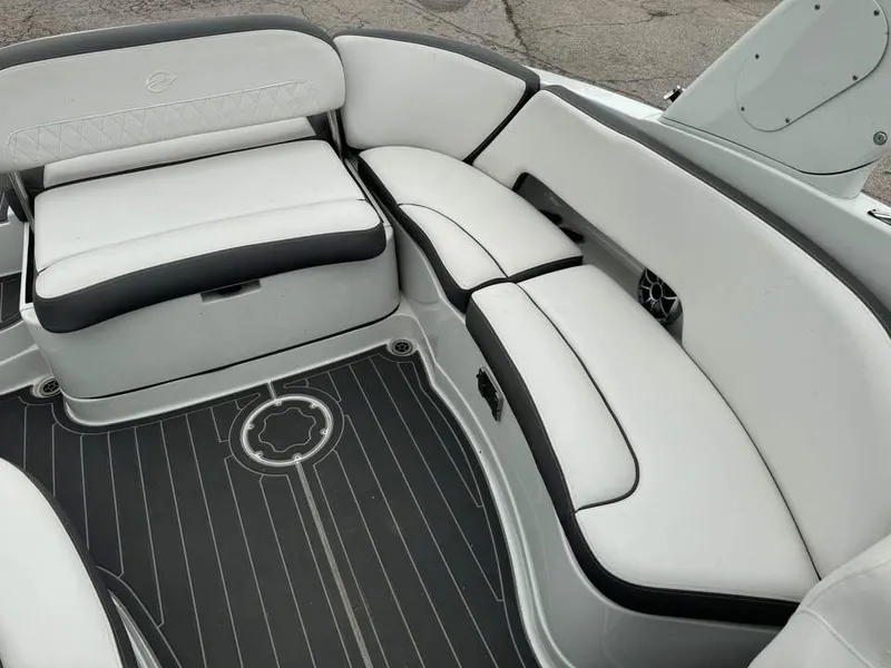 Slide: The Image of Crownline Boats Crownline 290 2021 - 4