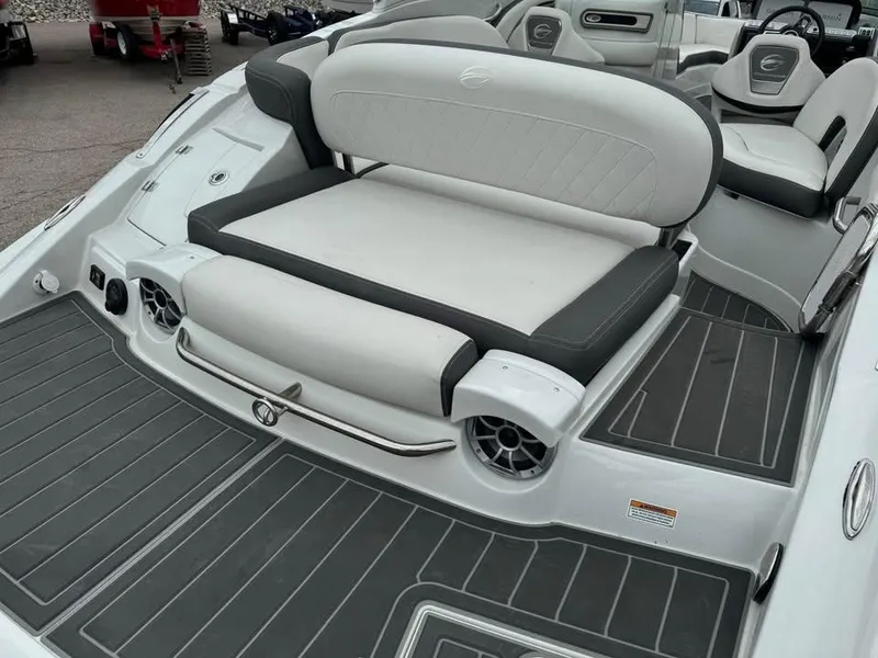 Slide: The Image of Crownline Boats Crownline 290 2021 - 9