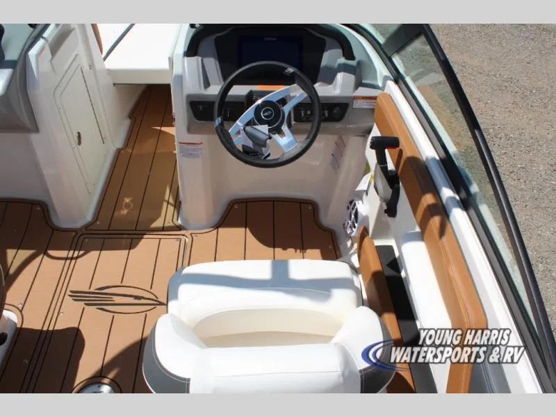 Slide: The Image of Chaparral 21 SSi 2025 - 8