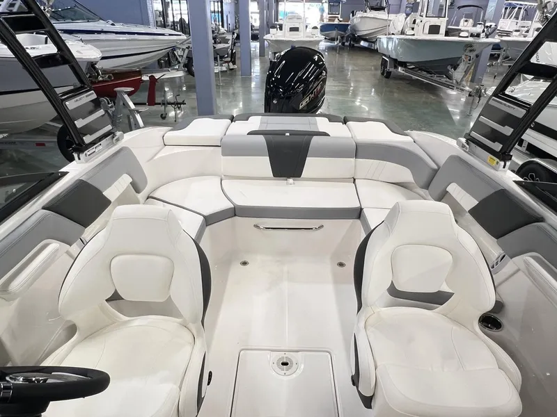 Slide: The Image of Chaparral SSI 23 SPORT OUTBOARD 2025 - 10