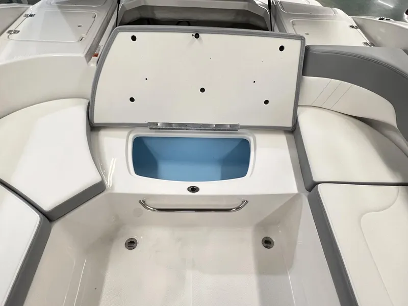 Slide: The Image of Chaparral SSI 23 SPORT OUTBOARD 2025 - 12