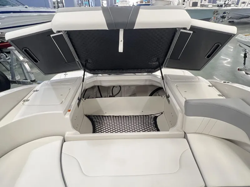 Slide: The Image of Chaparral SSI 23 SPORT OUTBOARD 2025 - 13