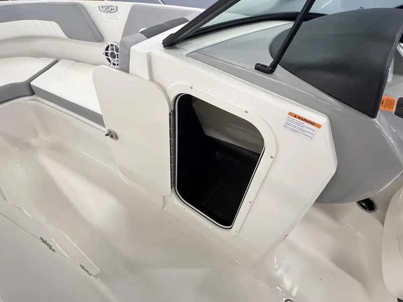 Slide: The Image of Chaparral SSI 23 SPORT OUTBOARD 2025 - 4