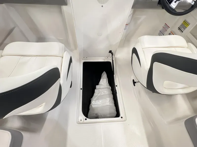 Slide: The Image of Chaparral SSI 23 SPORT OUTBOARD 2025 - 6