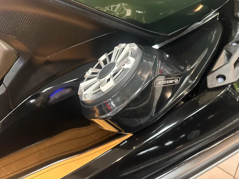 Slide: The Image of Kawasaki JET SKI ULTRA 160LX 2025 - 10