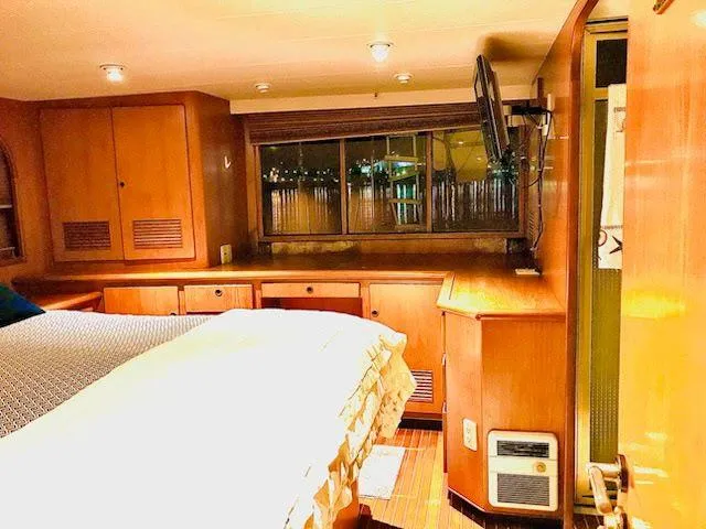 Slide: The Image of Kha Shing Motoryacht 1993 - 127