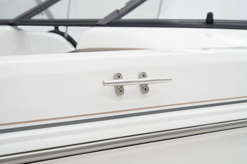 Slide: The Image of Tahoe 185 S 2025 - 31