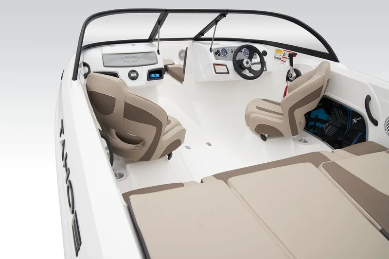 Slide: The Image of Tahoe 185 S 2025 - 42