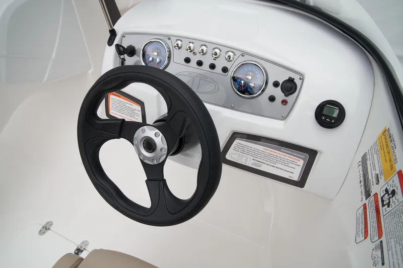 Slide: The Image of Tahoe 185 S 2025 - 45