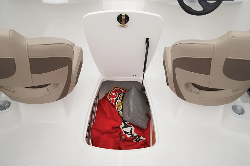 Slide: The Image of Tahoe 185 S 2025 - 48