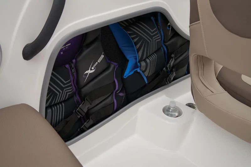 Slide: The Image of Tahoe 185 S 2025 - 52