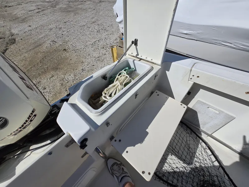 Slide: The Image of 2009 Hydra-Sports Vector 2200 CC boat storage compartment with rope and netting. - 14