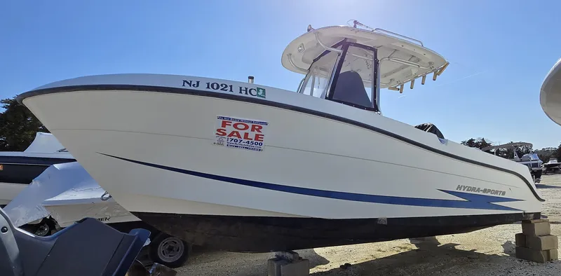 Slide: The Image of 2009 Hydra-Sports Vector 2200 CC boat for sale, displayed outdoors. - 19