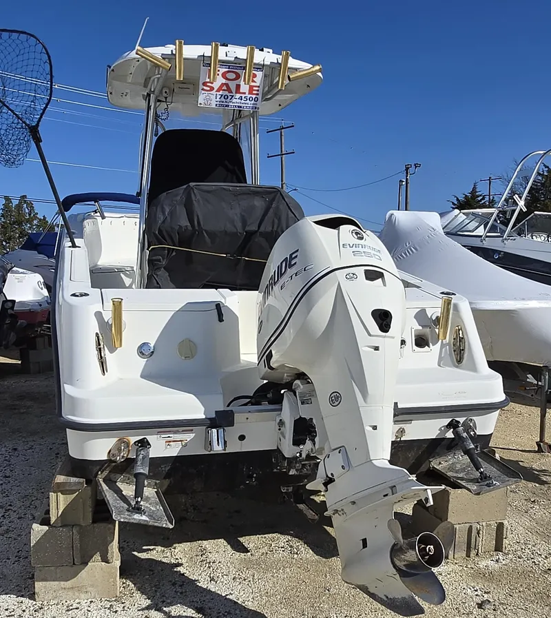 Slide: The Image of 2009 Hydra-Sports Vector 2200 CC boat for sale, displayed on blocks with Evinrude engine. - 27