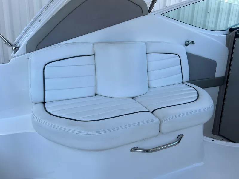 Slide: The Image of White seating area on a 2006 Sea Ray 290 Sundancer boat. - 14