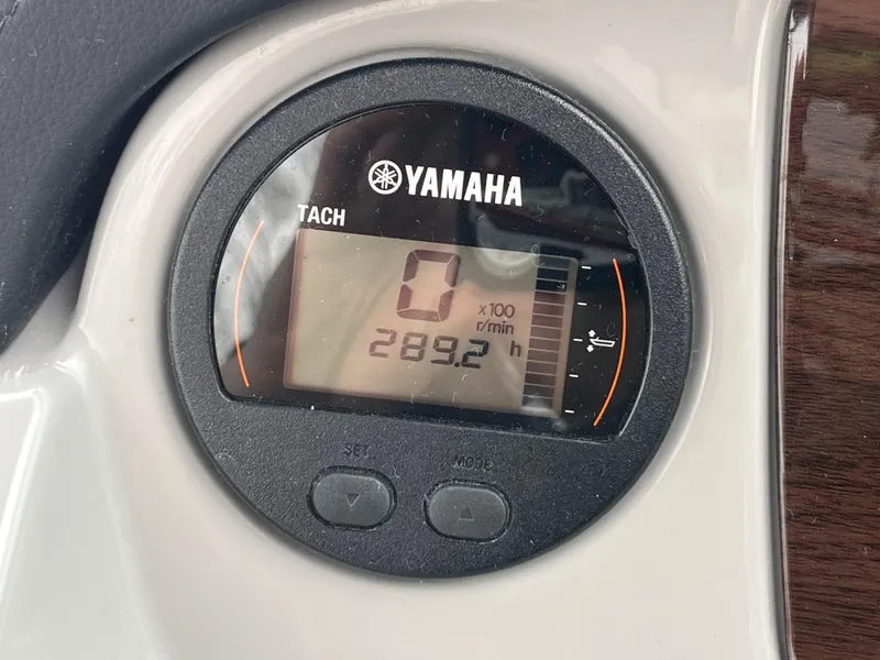 Slide: The Image of Yamaha tachometer on 2023 Chaparral 23 SSIOB, displaying 289.2 hours. - 22