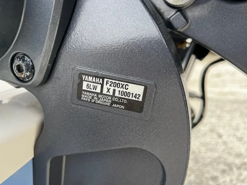 Slide: The Image of Yamaha F200XC engine label on 2023 Chaparral 23 SSIOB boat. - 24