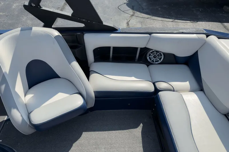 Slide: The Image of Axis A20 2015 - 10