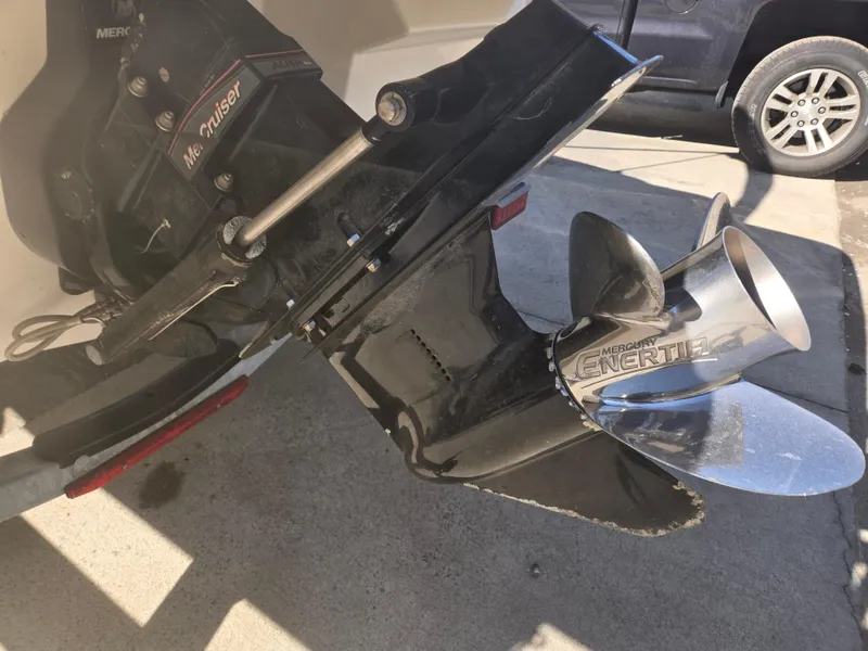 Slide: The Image of 2015 Sea Ray SPX 190 boat with MerCruiser engine and stainless steel propeller. - 34