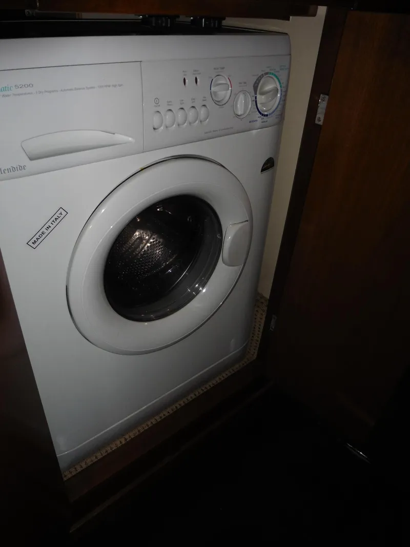 Slide: The Image of Washing machine inside 2005 Meridian PILOTHOUSE boat interior. - 34