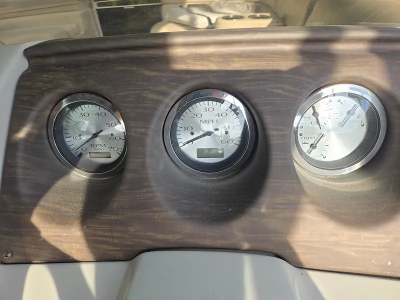Slide: The Image of Dashboard gauges of a 2015 Bennington 24 SSRX30 boat. - 18