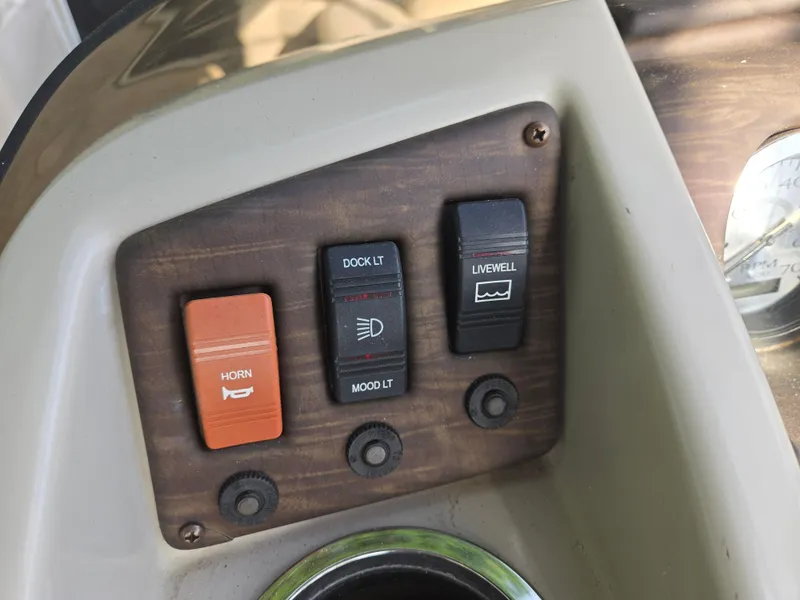 Slide: The Image of Control panel of a 2015 Bennington 24 SSRX30 boat with switches for horn, dock light, and livewell. - 20