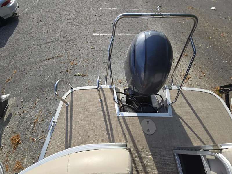 Slide: The Image of 2015 Bennington 24 SSRX30 pontoon boat with outboard motor, viewed from above. - 8