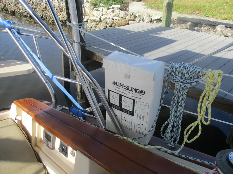 Slide: The Image of Island Packet 380 1999 - 58