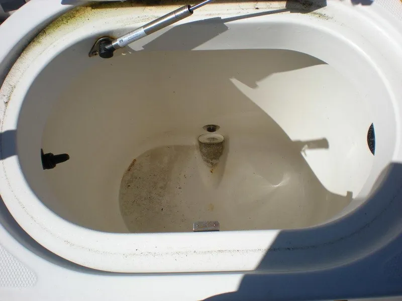 Slide: The Image of 2006 Seaswirl Striper boat livewell, white interior, with drain and lid. - 35