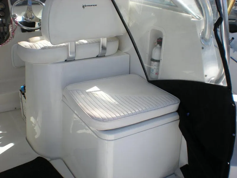 Slide: The Image of 2006 Seaswirl Striper boat interior with white seating and fire extinguisher. - 7