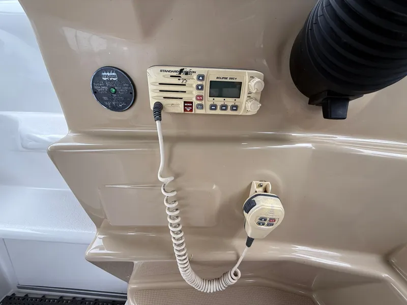 Slide: The Image of 2014 Glastron GS 289 boat dashboard with radio and speaker system. - 27